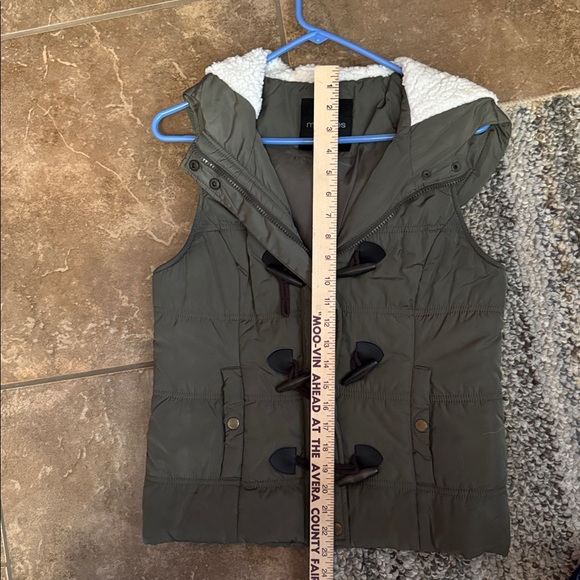 Maurice’s vest size medium. - Picture 8 of 8